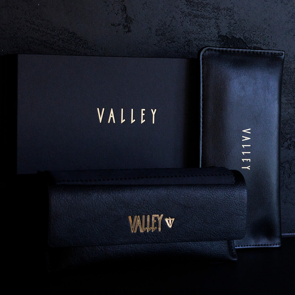 Protective Case &amp; Cleaning Cloth